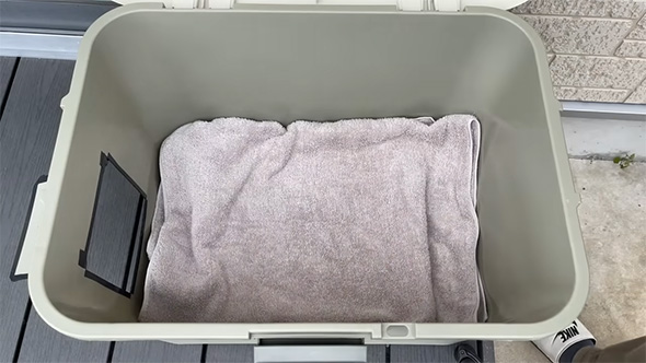 敷かれたタオル