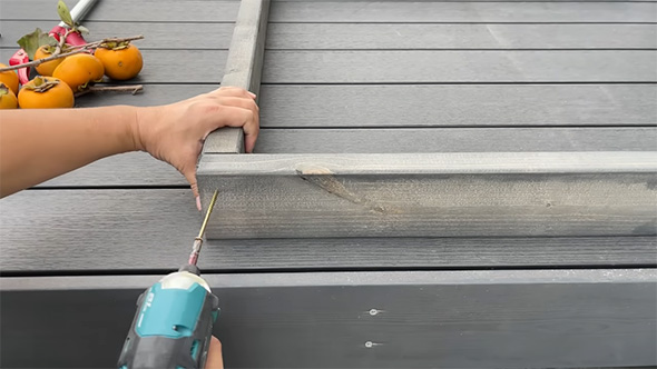 木枠を作る様子