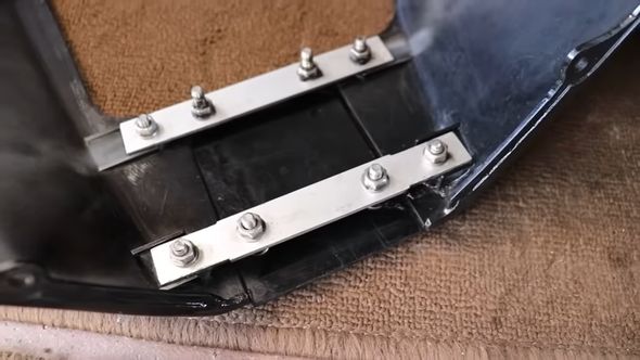 洗浄してきれいになったSUZUKI「RG400ガンマ」のアンダーカウル