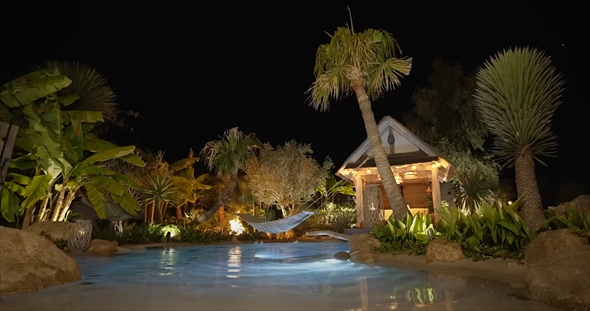 ガーデンプールの建設