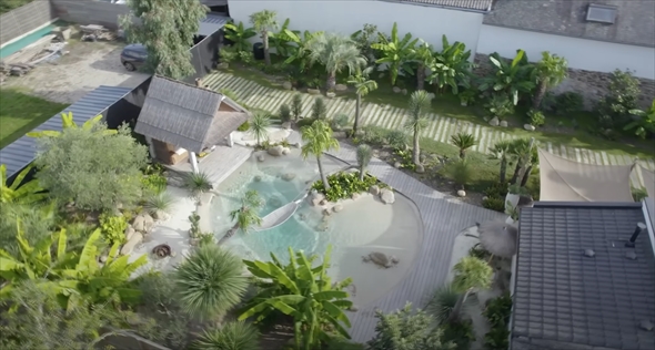 ガーデンプールの建設