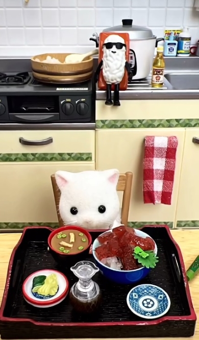 ミニチュアの鉄火丼セット