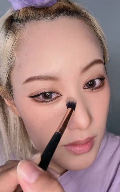 ノーズシャドウをプラス