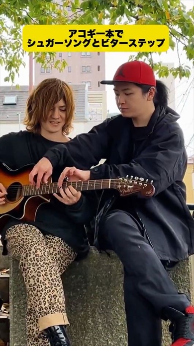 1本のギターでパーカッション、ベースも演奏するカバー