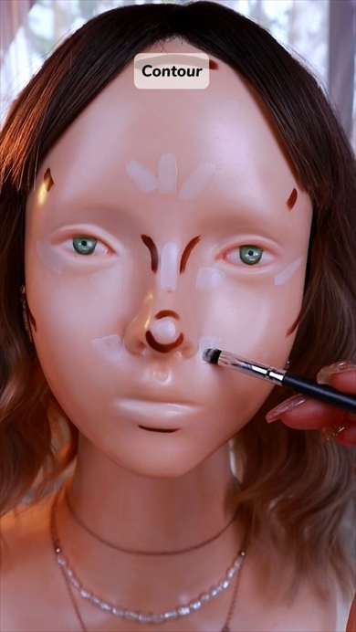 マネキンにメイクしてみたら……まるで生きてるみたいに！