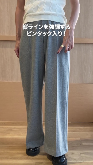 ピンタック入りで美しいシルエット！