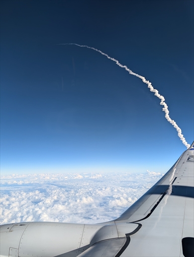 飛行機から撮影した「H3ロケット4号機」の打ち上げ