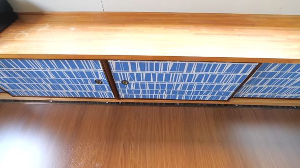 見切りでウッドカーペットを抑えつつ畳の縁を隠す