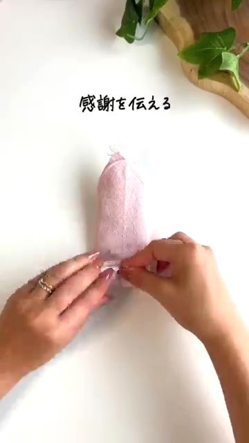 ハンカチアートを作成中