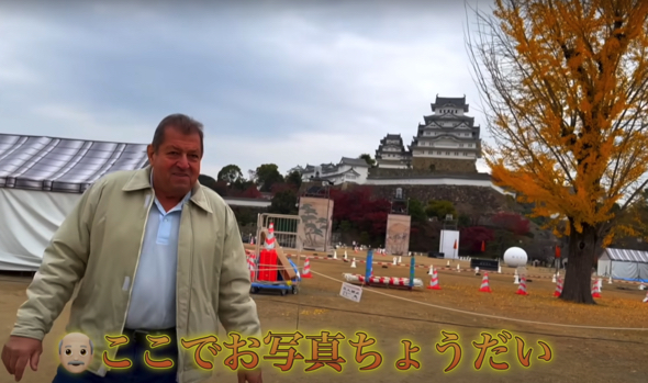 お気に入りのイチョウの木と記念撮影