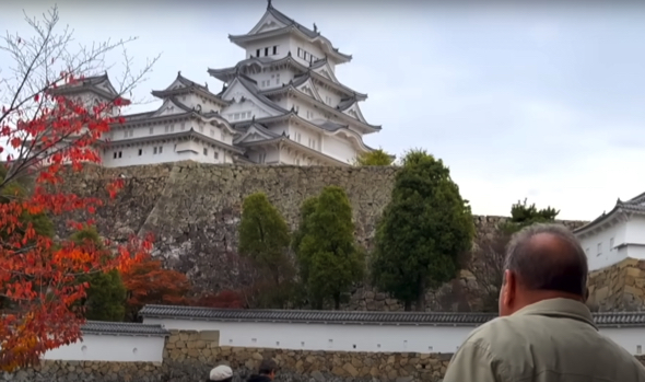 目の前の姫路城に感動するエジプト人父
