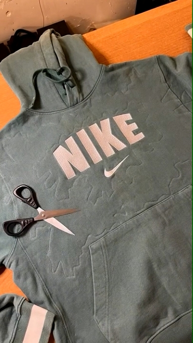 faith tokyo NIKE パーカー 古着 リメイク faith tokyo NIKE パーカー 古着 リメイク