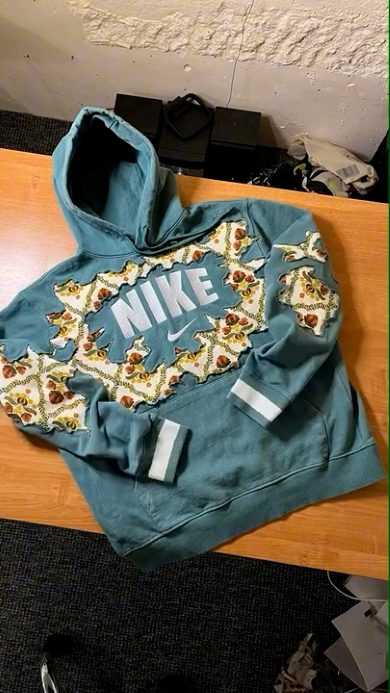 着古したNIKEパーカーを目からウロコのアイデアでリメイクしたら