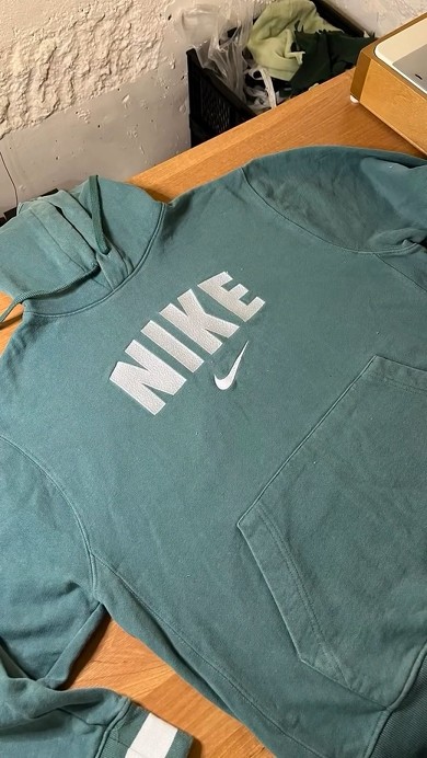 faith tokyo NIKE パーカー 古着 リメイク faith tokyo NIKE パーカー 古着 リメイク