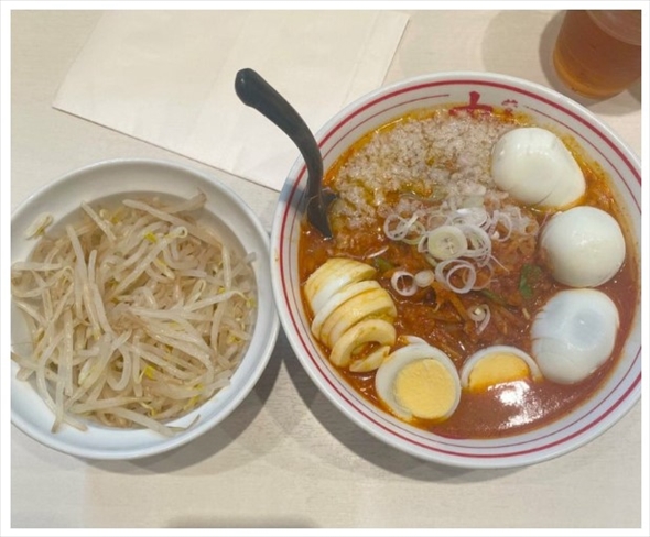 元「おニャン子クラブ」の内海和子の娘・ゆりあんぬが食べた激辛ラーメン