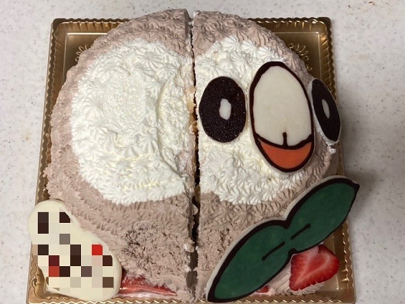 顔パーツを寄せてカットを回避したモクローケーキ