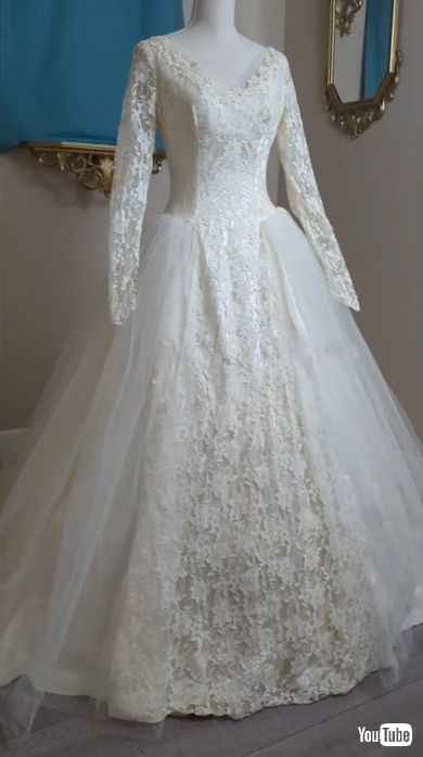 1950年代のヴィンテージウエディングドレスを修復