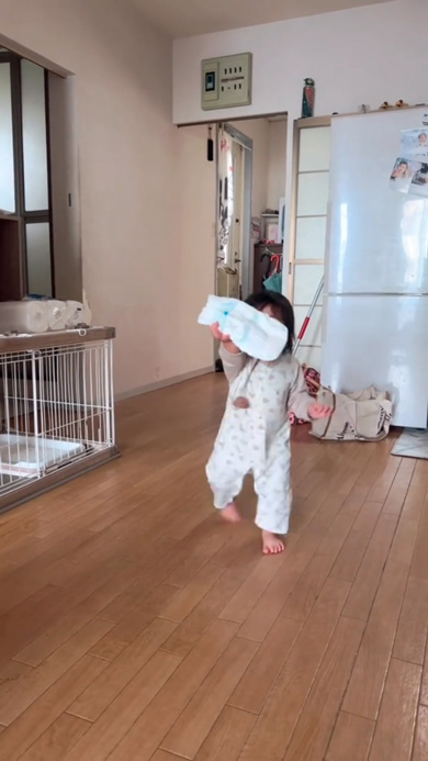 1歳 娘 おむつ 持ってきて お願い 持ってきてくれた 反応 賢い 赤ちゃん