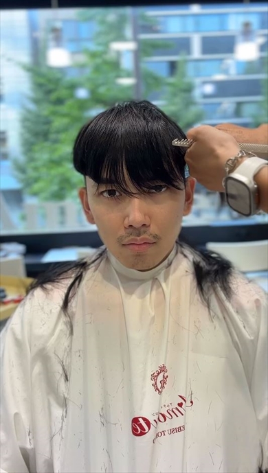 イボでいじられた男性が意を決してイメチェン