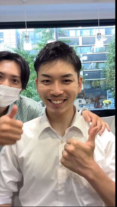 イボでいじられた男性が意を決してイメチェン