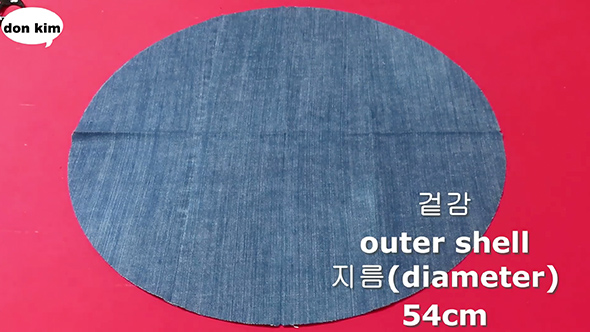 古いジーンズで作ったハーフムーントートバッグ