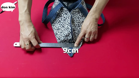 古いジーンズで作ったハーフムーントートバッグ