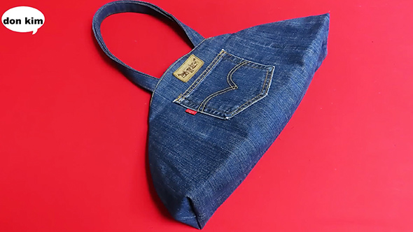古いジーンズで作ったハーフムーントートバッグ