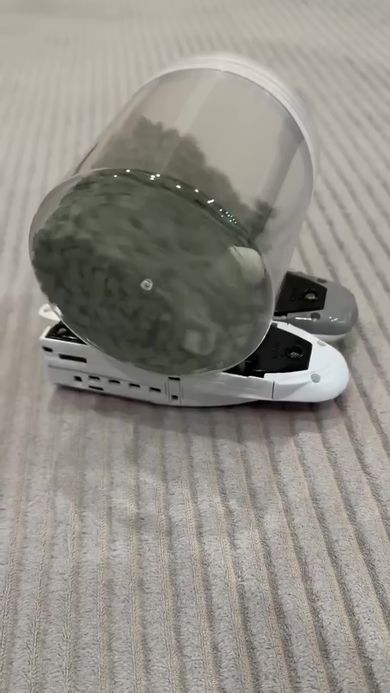 プラレールを動力源にした「バレル研磨機」で石を磨く