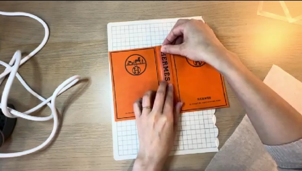 エルメスの紙袋でノート作り