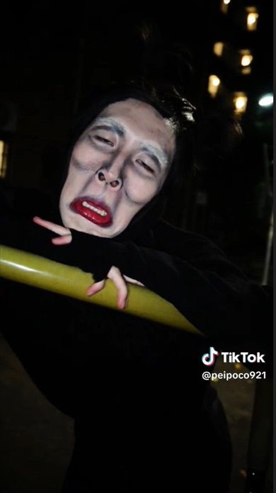 「こびとづかん」の再現メイク