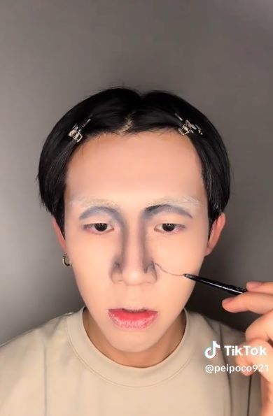 「こびとづかん」の再現メイク