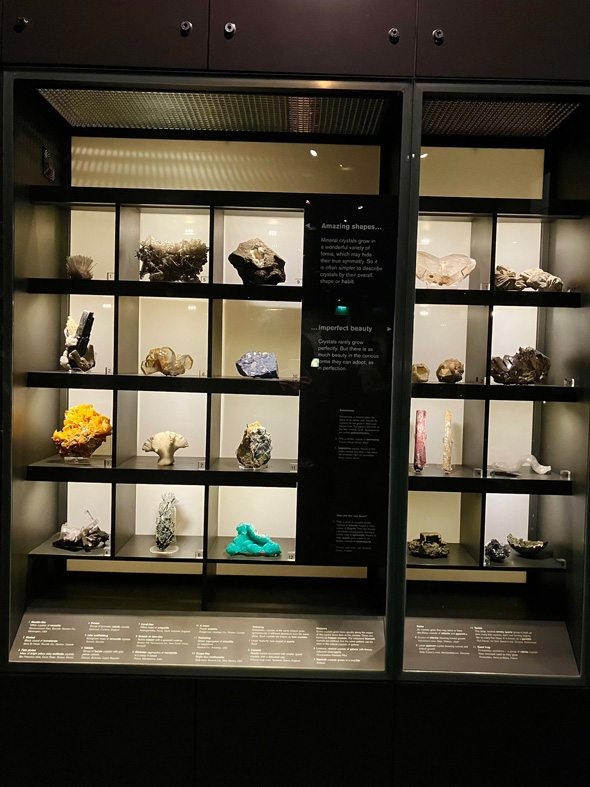 ロンドン自然史博物館 宝石 展示 岩石 鉱物