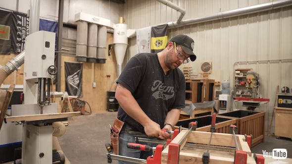 脚部のクランプ固定