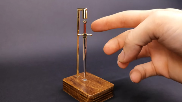 完成したクギの剣