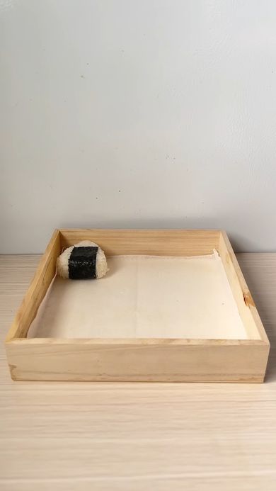 「おべんとうばこのうた」ネタ再現でおにぎりを詰め込む