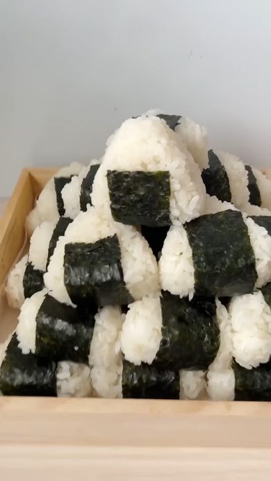 「おべんとうばこのうた」ネタ再現でおにぎりをこれでもかと詰め込む