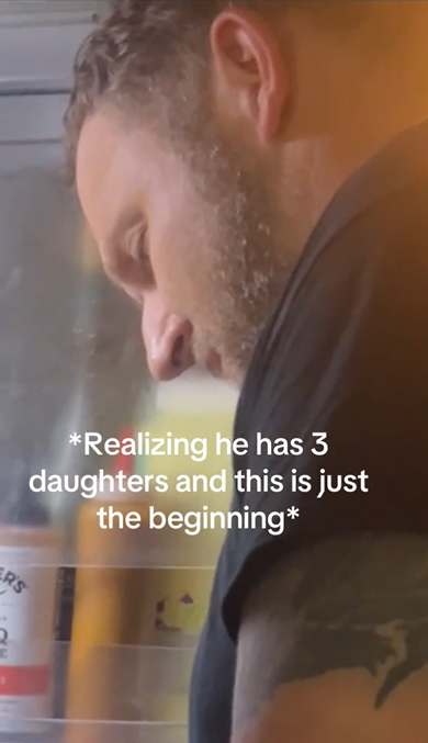 娘からメモを渡されるパパ