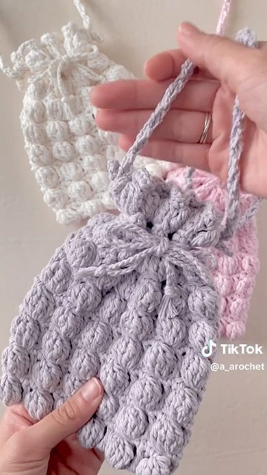 キラキラポコポコポシェットの制作風景