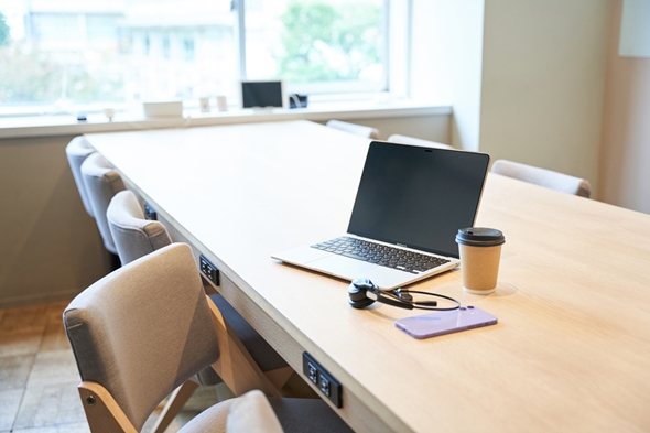 イヤホンつけてるの忘れてオンライン会議録音したら録音が狂気に