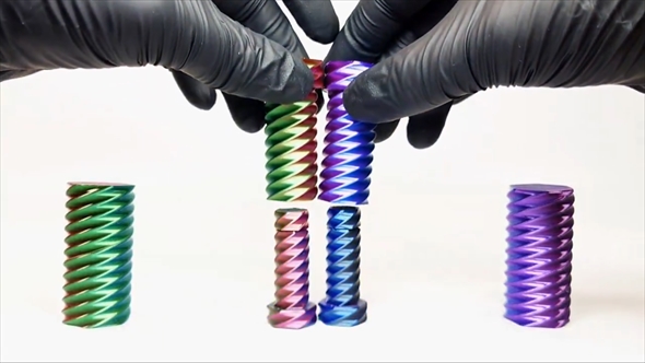 マトリョーシカみたいなネジのおもちゃ「ネジリョーシカ」