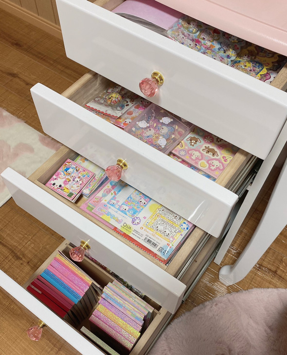 23歳 念願 学習机 手に入れた 憧れ 女性