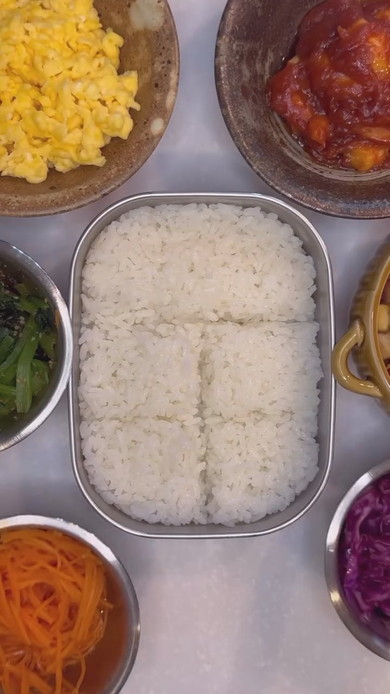 モザイク弁当の盛り付け工程