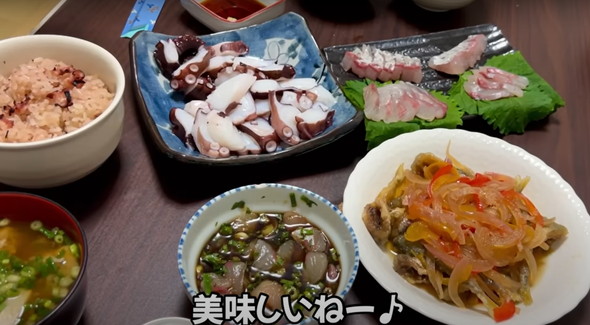 100均ライトを海に落とすと魚がめちゃくちゃ釣れた