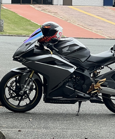 駐輪したバイク