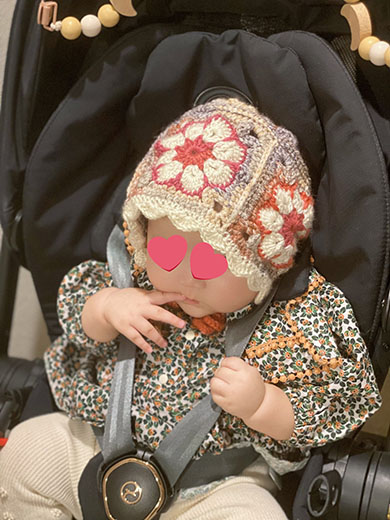 手編みのボンネット（かぶったところ・前）