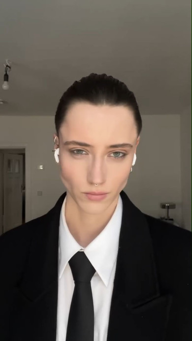 ベリーショート姿のAnnaさん