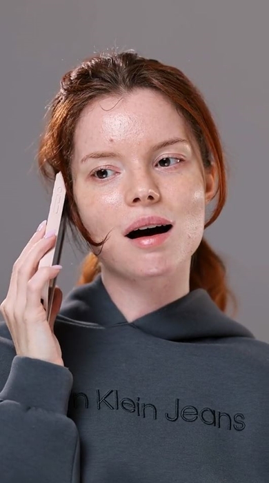 すっぴんから黒メイクで大変身　800万再生