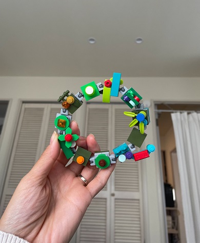 子どもが手持ちのLEGOブロックで作ってくれたクリスマスリース