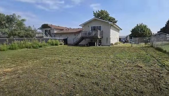 作業後の広い裏庭