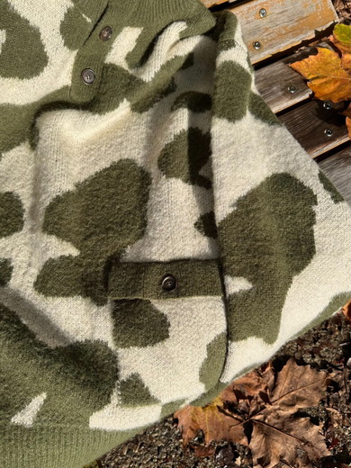 牛の模様柄ニット